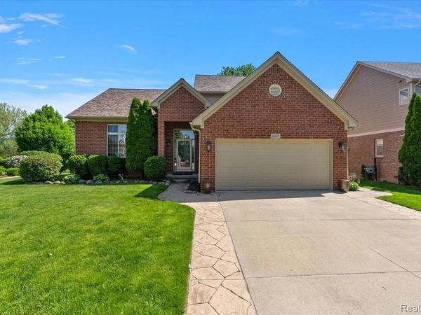 8698 Paul Drive, Washington Twp, MI 48094