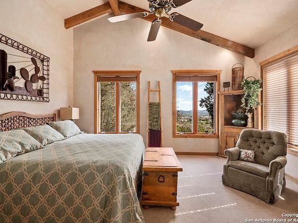 260 Chinaberry Lane, Fredericksburg, TX 78624