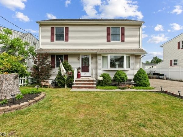 27 W James Pl, Woodbridge, NJ 08830