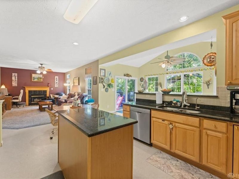 2942 Whispering, Beavercreek, OH 45431 Photo 38