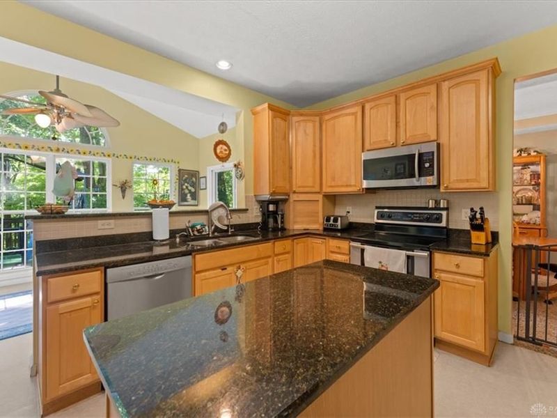 2942 Whispering, Beavercreek, OH 45431 Photo 40