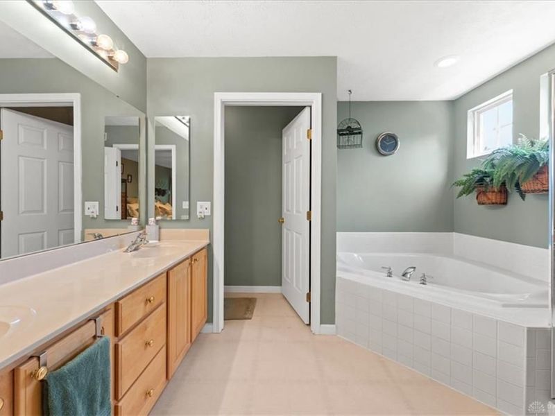 2942 Whispering, Beavercreek, OH 45431 Photo 8