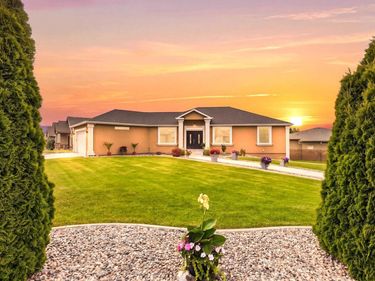 662 S Hawaii Pl, Kennewick, WA 99336