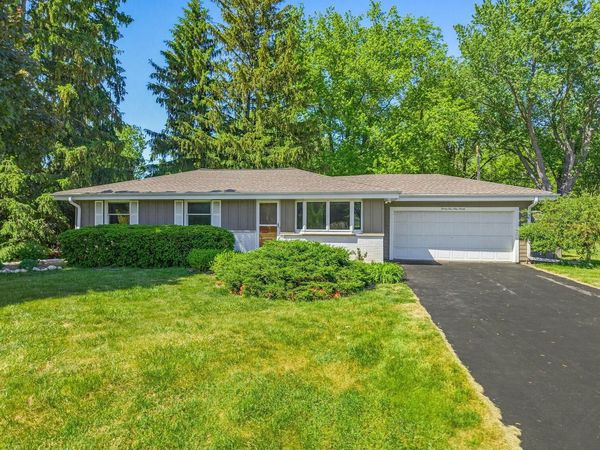 21990 Holly Crest DRIVE, Brookfield, WI 53045