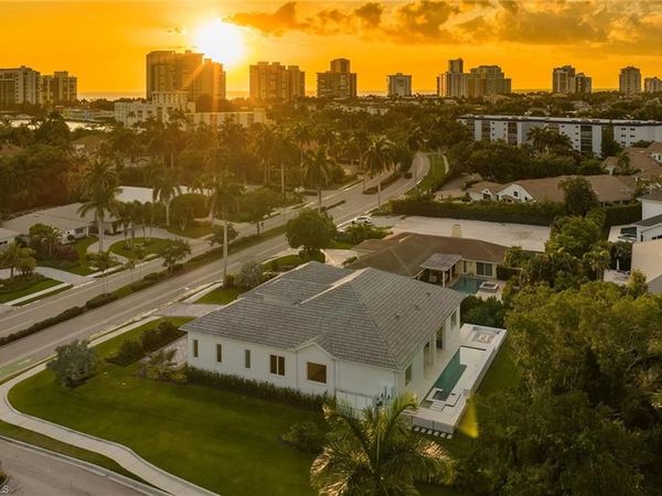 623 Park Shore DR, NAPLES, FL 34103