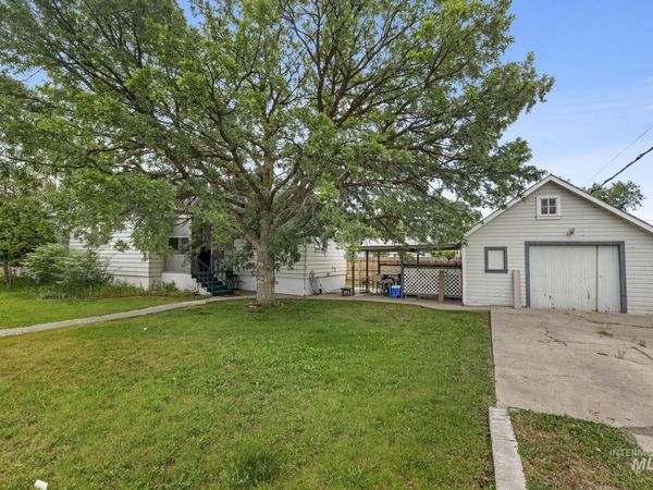 305 Colorado St, Gooding, ID 83330