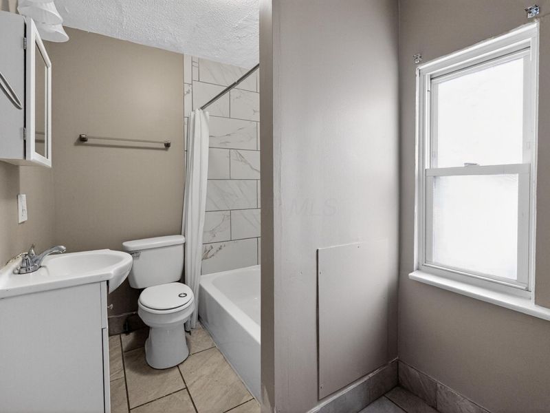 1796 Melrose Avenue , Columbus, OH 43224 Photo 13