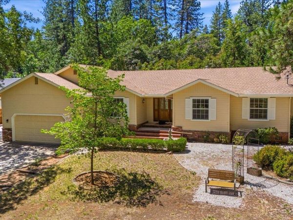 12600 Friar Tuck Rd, Grass Valley, CA 95949