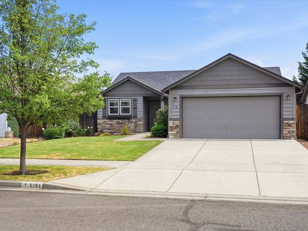 518 Woodlark Drive, Medford, OR 97501