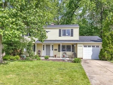 24000 Amesbury Drive, North Olmsted, OH 44070