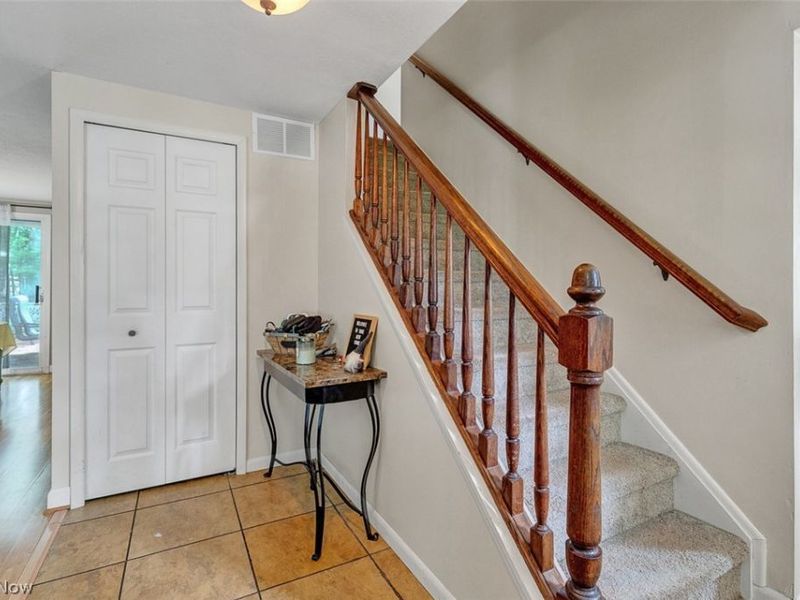 24000 Amesbury Drive , North Olmsted, OH 44070 Photo 17