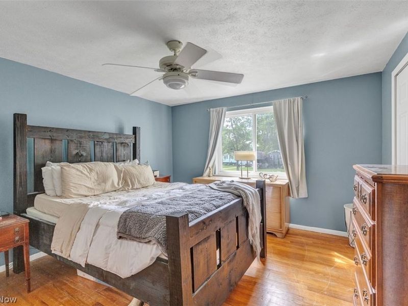 24000 Amesbury Drive , North Olmsted, OH 44070 Photo 18
