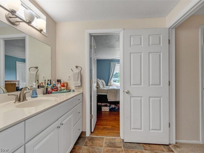 24000 Amesbury Drive , North Olmsted, OH 44070 Photo 22