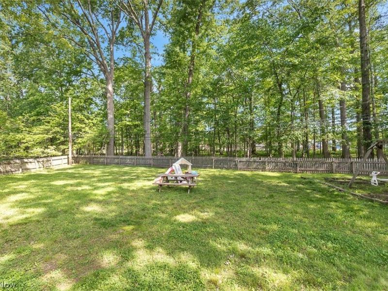 24000 Amesbury Drive , North Olmsted, OH 44070 Photo 29