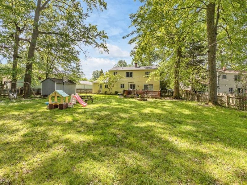 24000 Amesbury Drive , North Olmsted, OH 44070 Photo 31