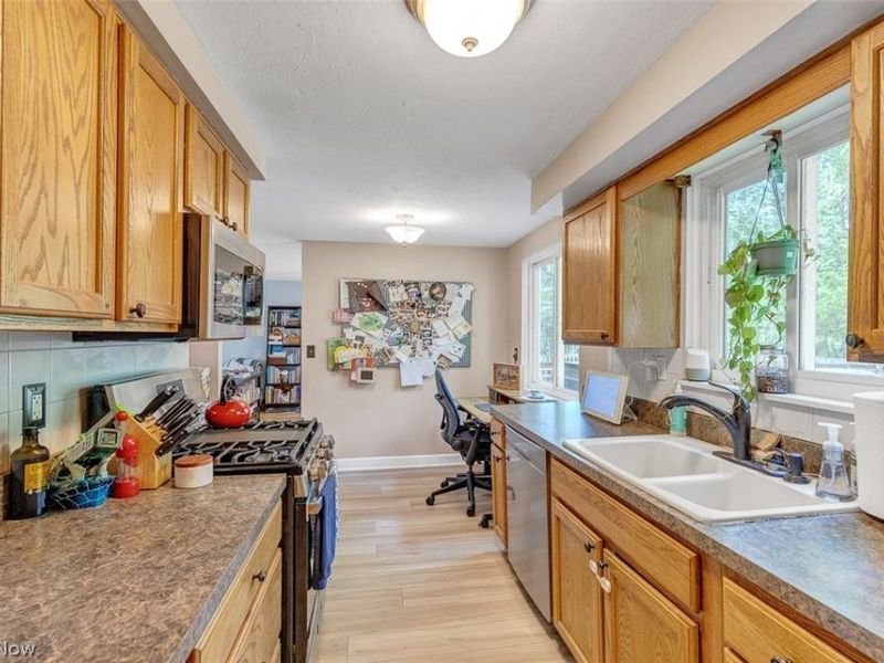 24000 Amesbury Drive , North Olmsted, OH 44070 Photo 9