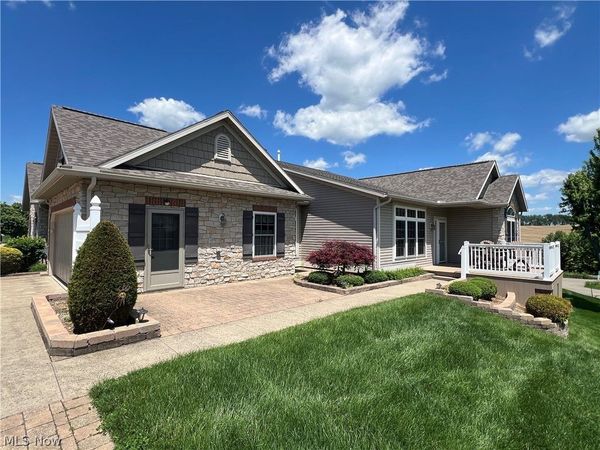 203 Heritage Crossing SE, Sugarcreek, OH 44681