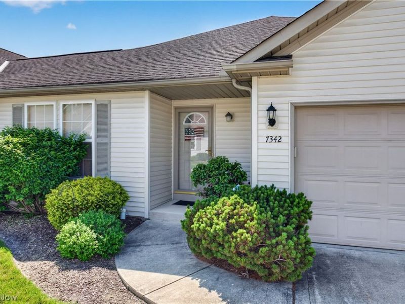 7342 Glengary Drive, Sagamore Hills, OH 44067 Photo 2