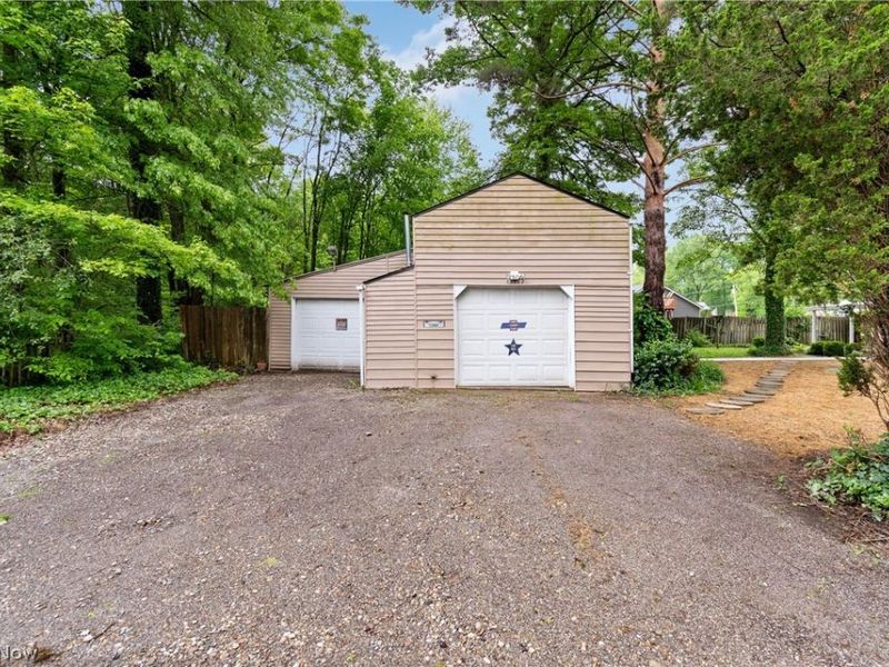 13222 Atwater Avenue NE, Alliance, OH 44601 Photo 2