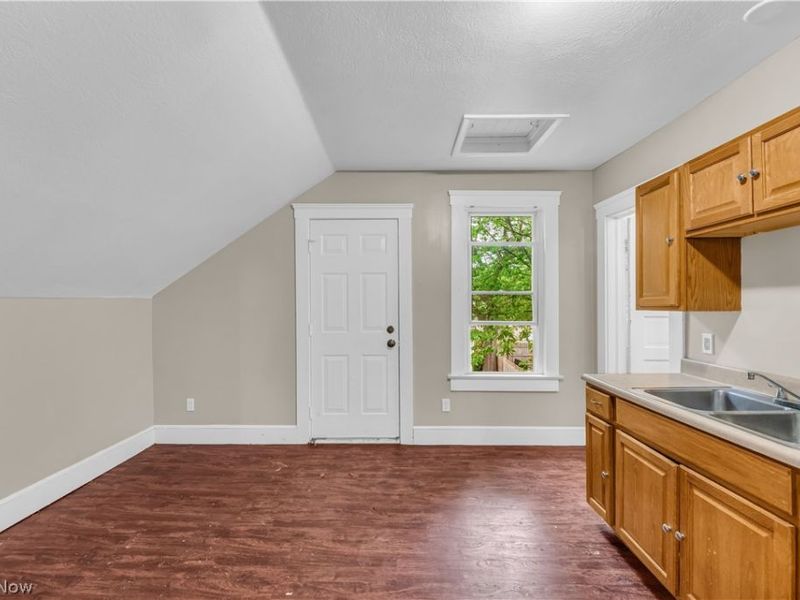 2050 W 83rd Street, Unit 2/UP, Cleveland, OH 44102 Photo 12