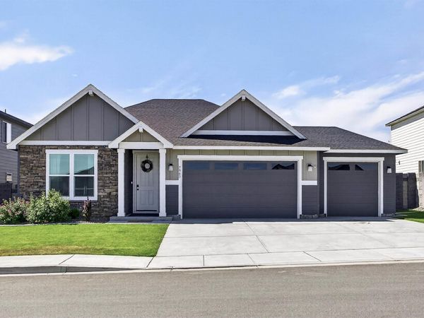 7963 Fortress St, West Richland, WA 99353