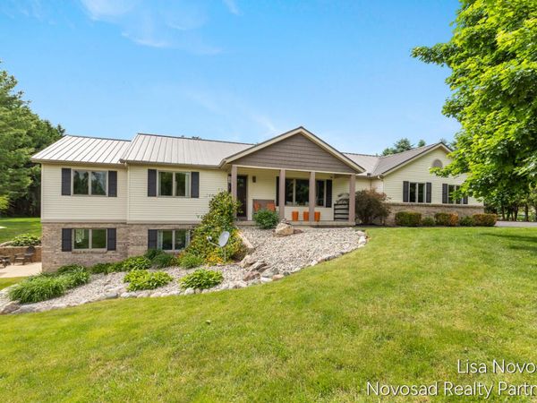 9865 Bergy Avenue SE, Alto, MI 49302