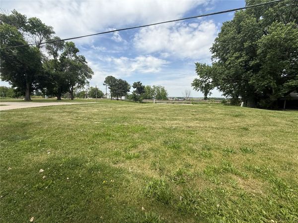 727 8th Street NW , Mt Vernon, IA 52314