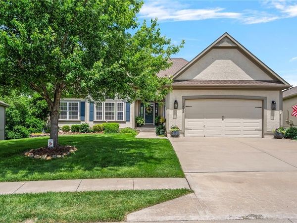 1522 Ventnor Lane, Raymore, MO 64083