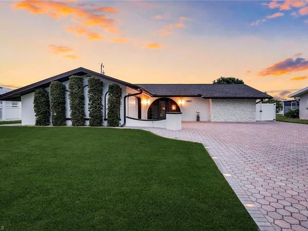 4548 SE 11th PL , CAPE CORAL, FL 33904