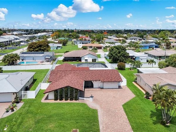 4548 SE 11th PL , CAPE CORAL, FL 33904