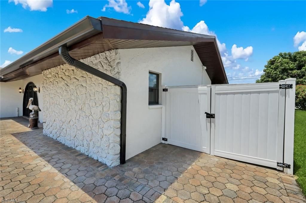 4548 SE 11th Pl , Cape Coral, FL 33904 Photo
