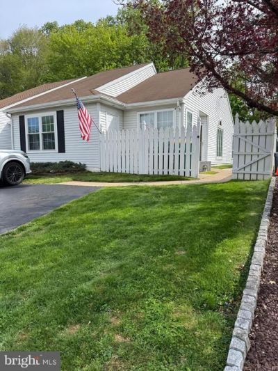 290 WOODS EDGE PLACE, LANGHORNE, PA 19047