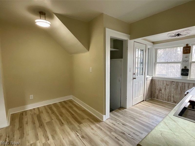 569 Barwell Street, Akron, OH 44303 Photo 14