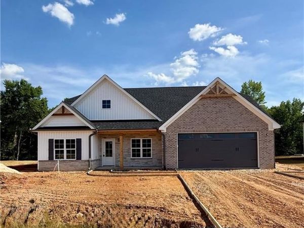 377 Enclave Drive , Clemmons, NC 27012