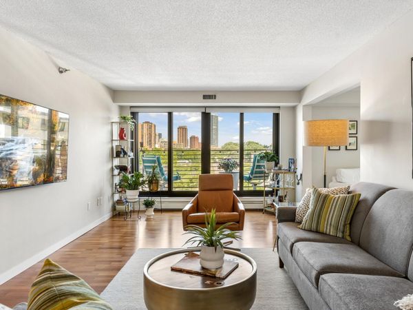 52 Groveland Terrace, Unit A302, Minneapolis, MN 55403