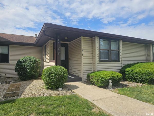 255 S SOANGETAHA Road, Unit 104, Galesburg, IL 61401