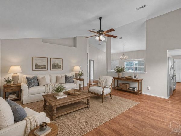 610 Hanley Downs Dr, Cantonment, FL 32533