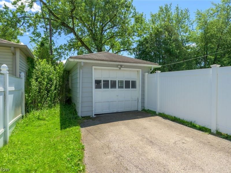 257 Maywood Drive , Youngstown, OH 44512 Photo 4