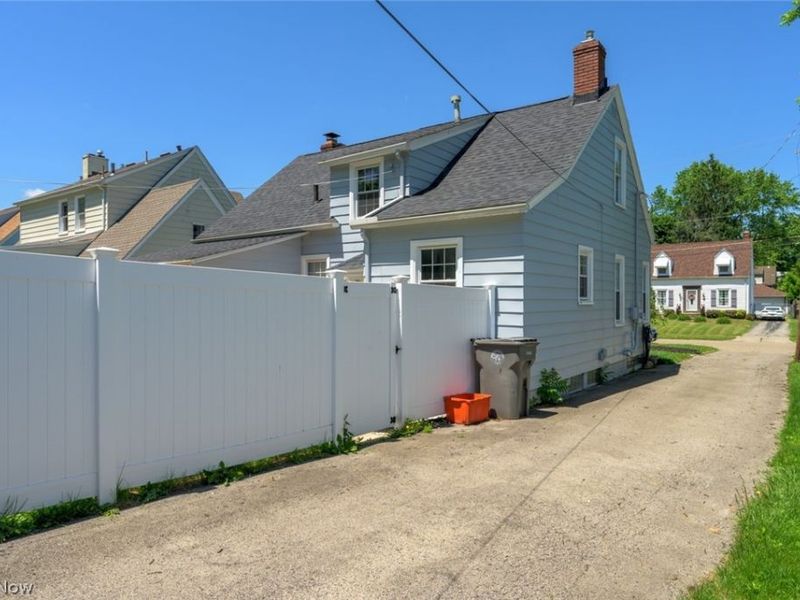 257 Maywood Drive , Youngstown, OH 44512 Photo 5