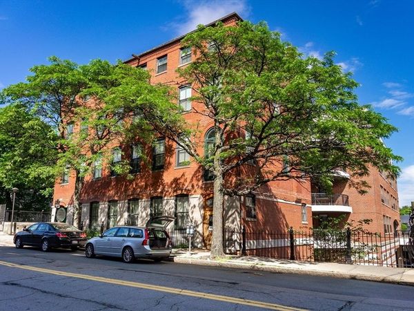 110-112 Cypress St, Unit 212, Brookline, MA 02445