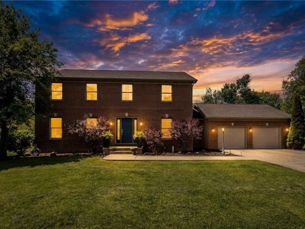 7 Carriage Ln, Grove City, PA 16127