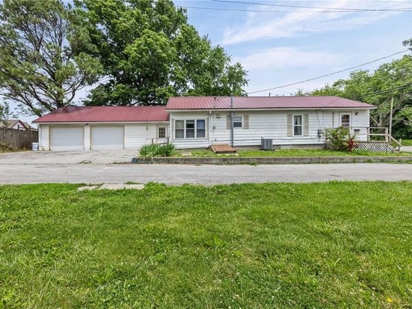 112 S Locust Street, Cameron, MO 64429