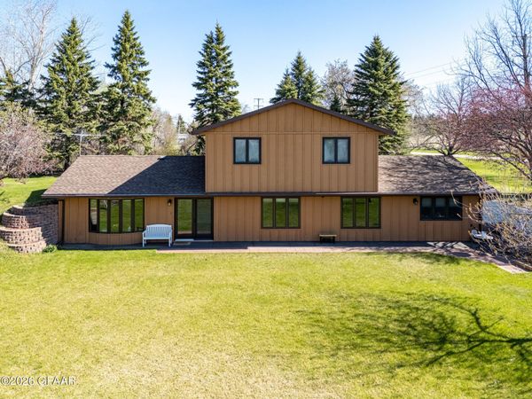 1825 37TH Street NE, Larimore, ND 58251