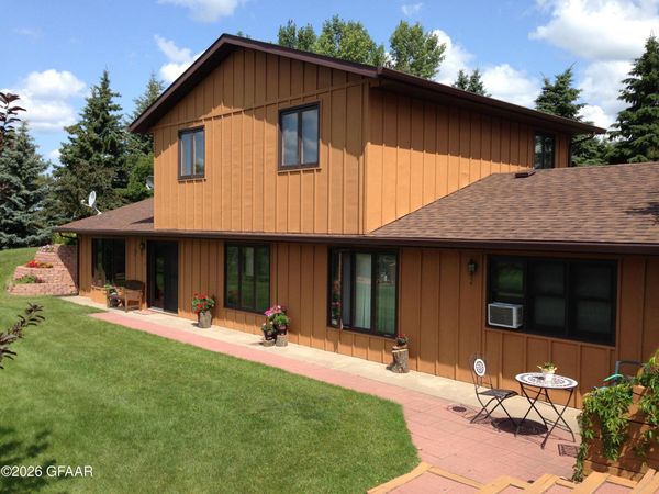 1825 37TH Street NE, Larimore, ND 58251