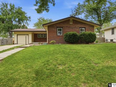 900 Northborough Lane, Lincoln, NE 68505
