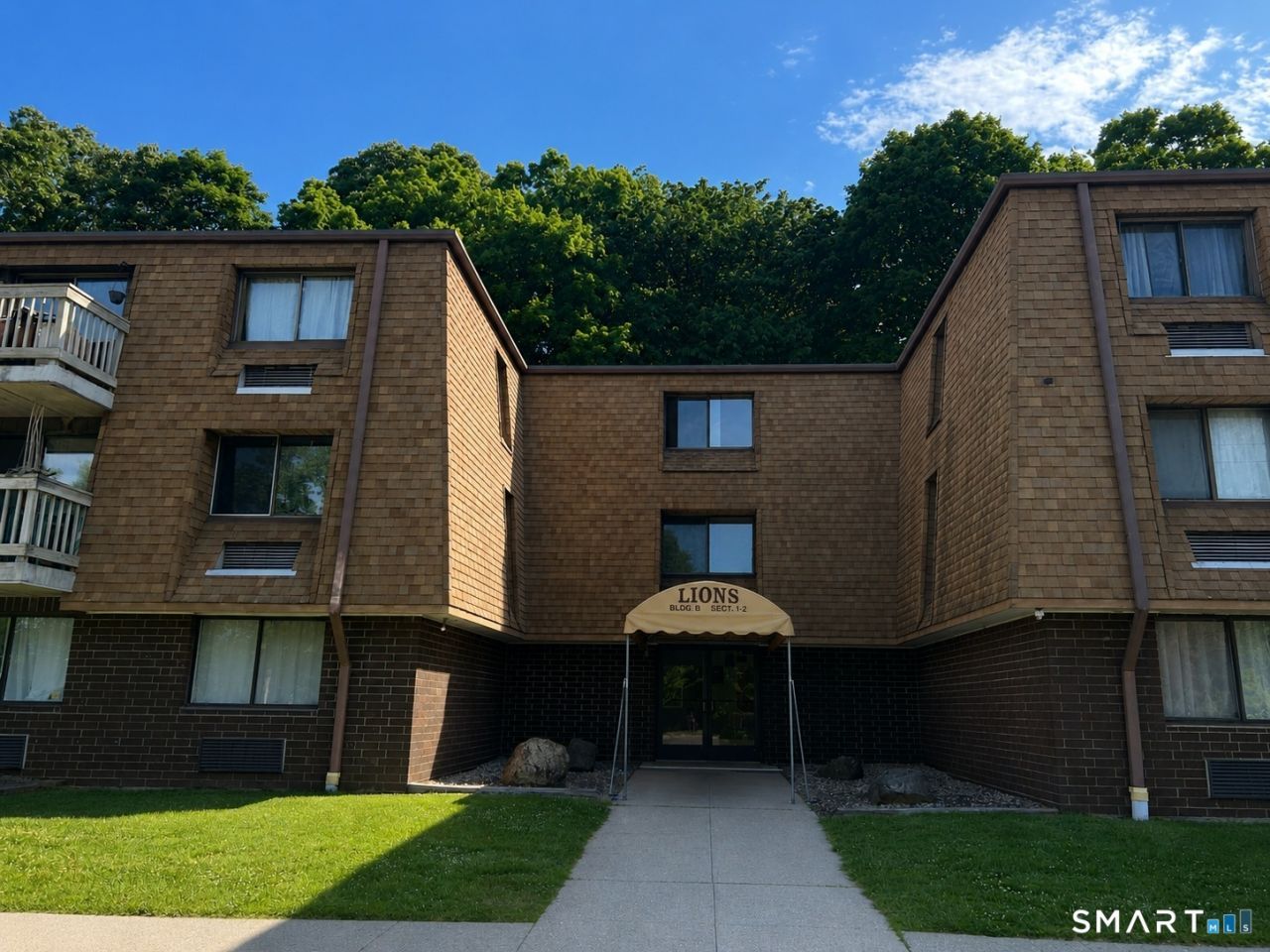 126 Triangle, Unit B10, Danbury, CT 06810 Main Photo