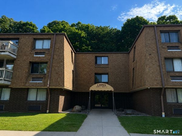 126 Triangle, Unit B10, Danbury, CT 06810