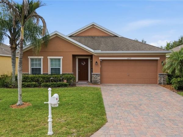 1277 Lexington Manor SW, Vero Beach, FL 32962