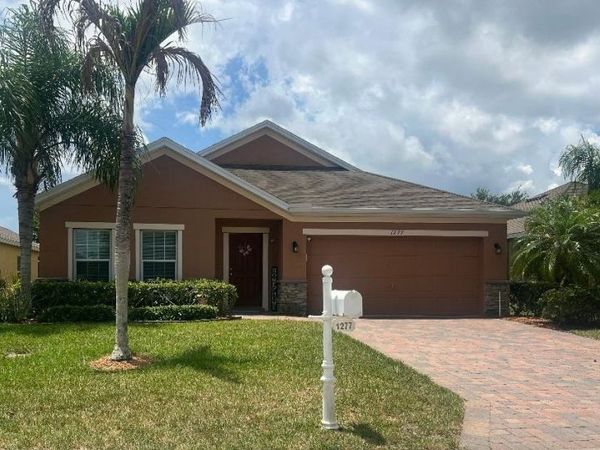 1277 Lexington Manor SW, Vero Beach, FL 32962