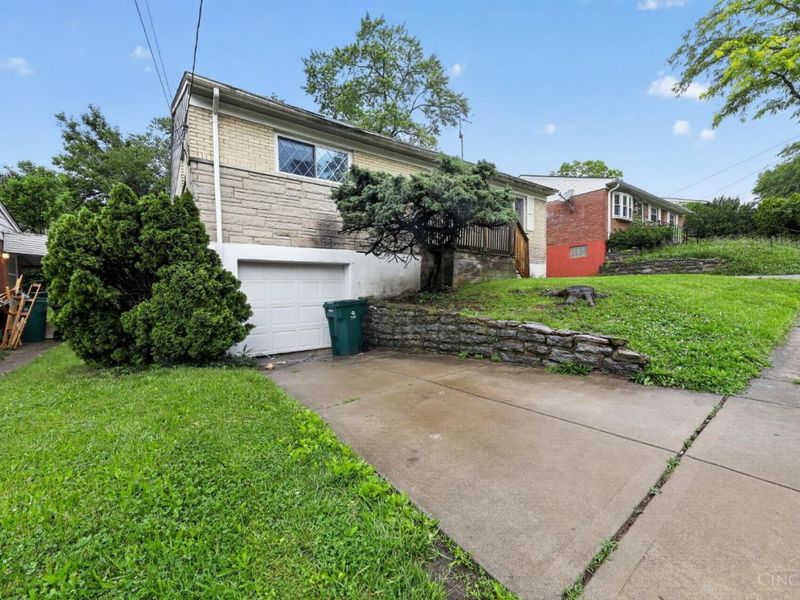 2945 aquadale, Cincinnati, OH 45211 Photo 3